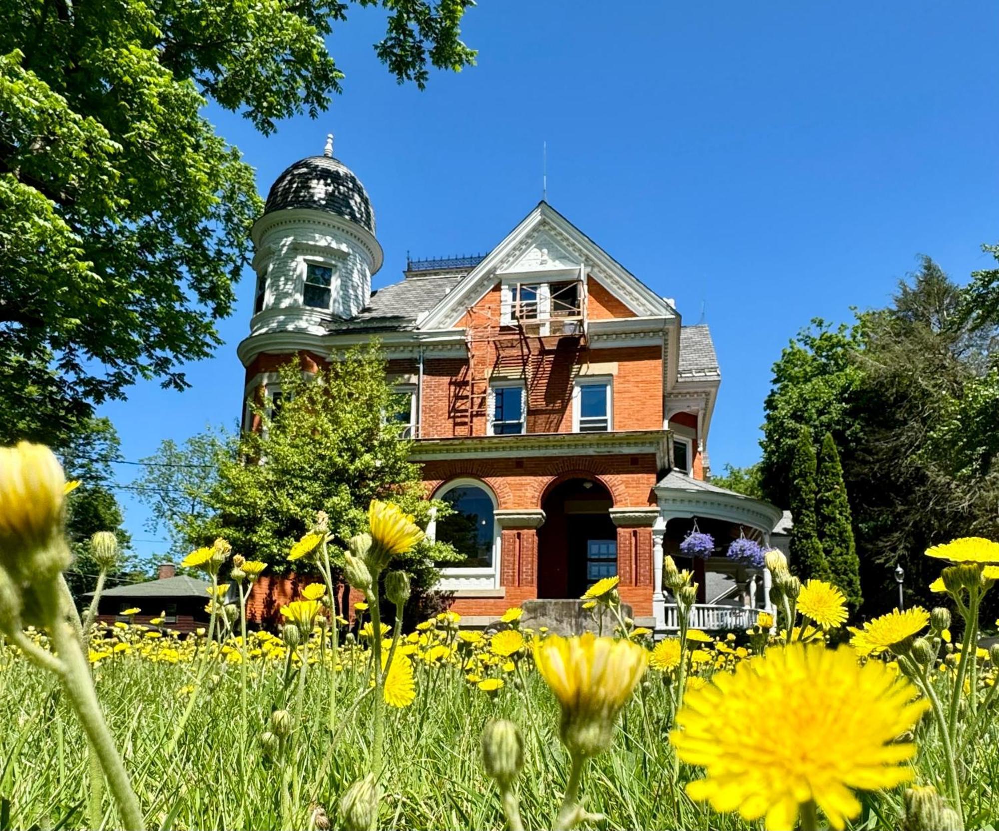 The Edwards Waterhouse Inn Fredonia Exterior foto