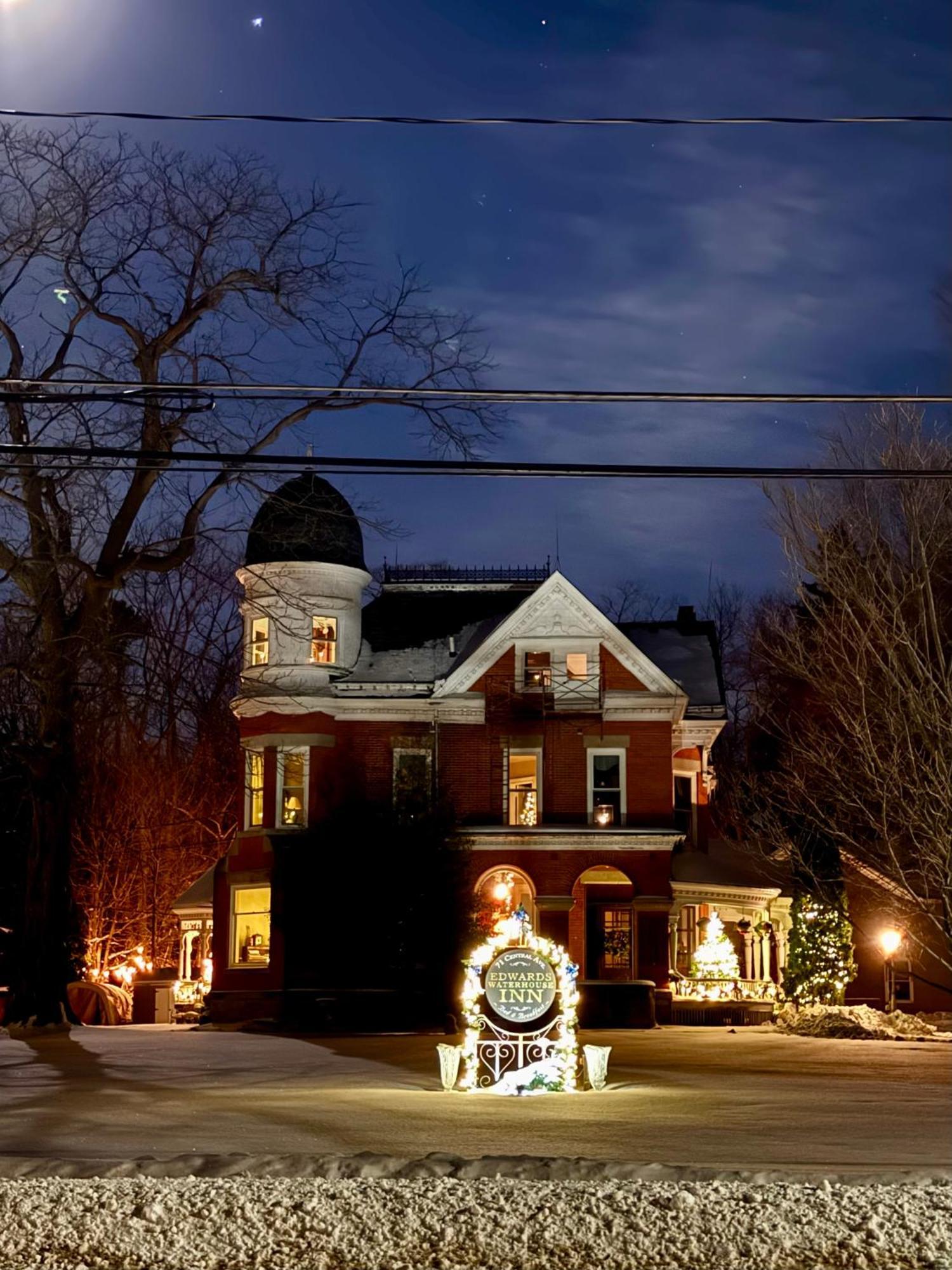 The Edwards Waterhouse Inn Fredonia Exterior foto