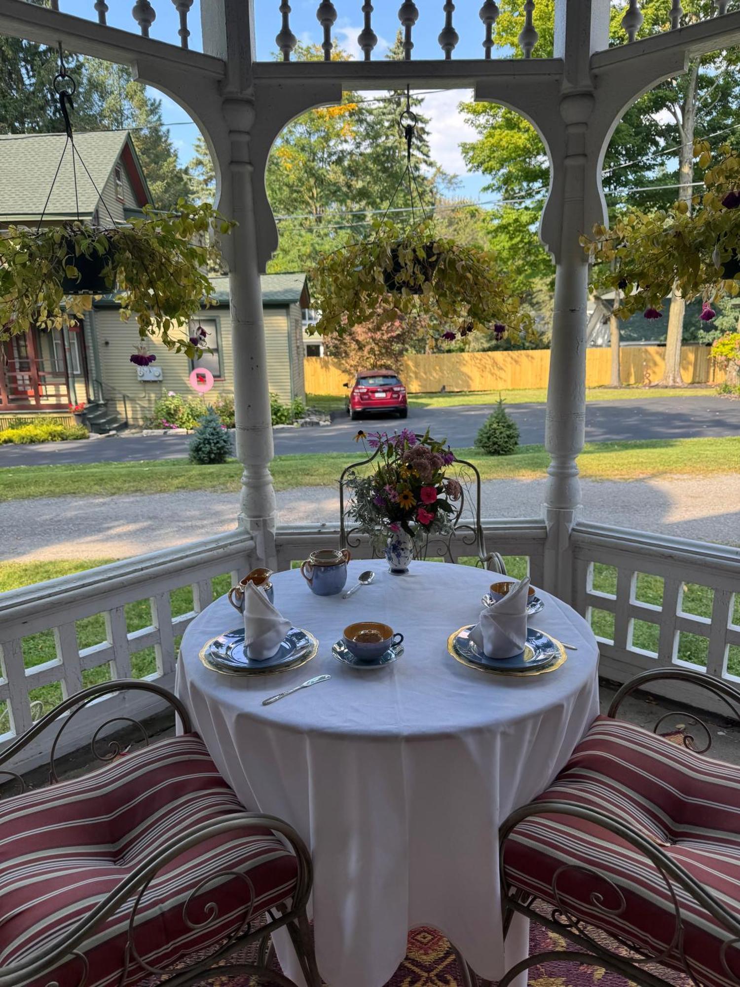 The Edwards Waterhouse Inn Fredonia Exterior foto